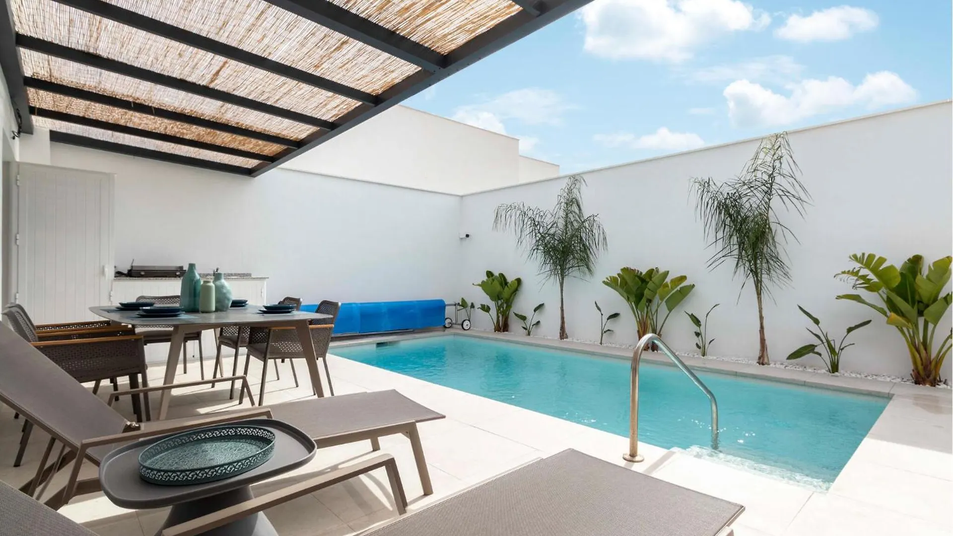 Beautiful Home In Velez Malaga With Kitchenette